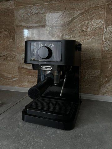 Ріжкова кавоварка еспресо Delonghi EC 230.BK EC230BK фото