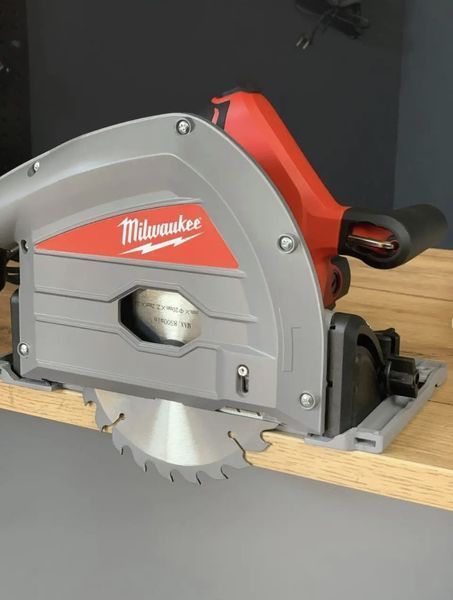 Циркулярная пила Milwaukee M18 2632-20 [1650 Вт/6000 об/мин/165 мм]. M18 2632-20 фото